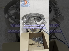 ¿Cómo hace el alimentador de cuenco vibratorio para transportar los clips de sujeción?